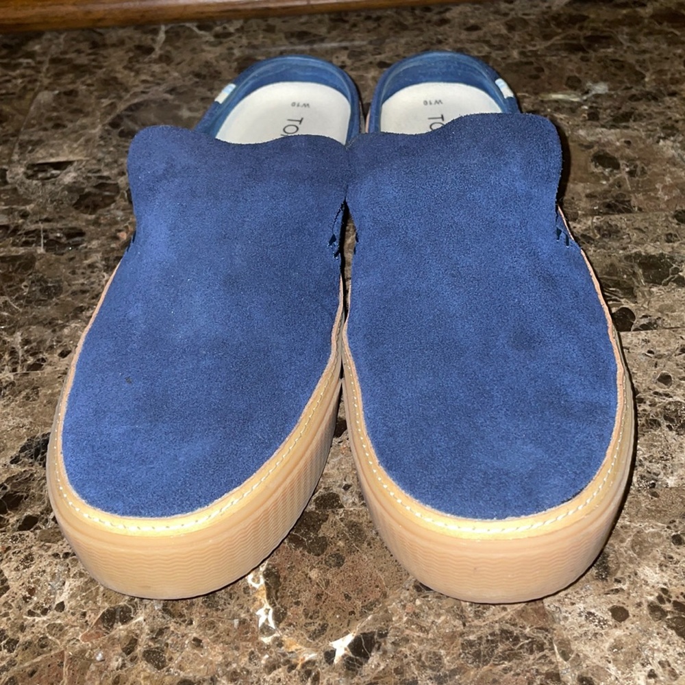 Women’s blue suede Toms size 10